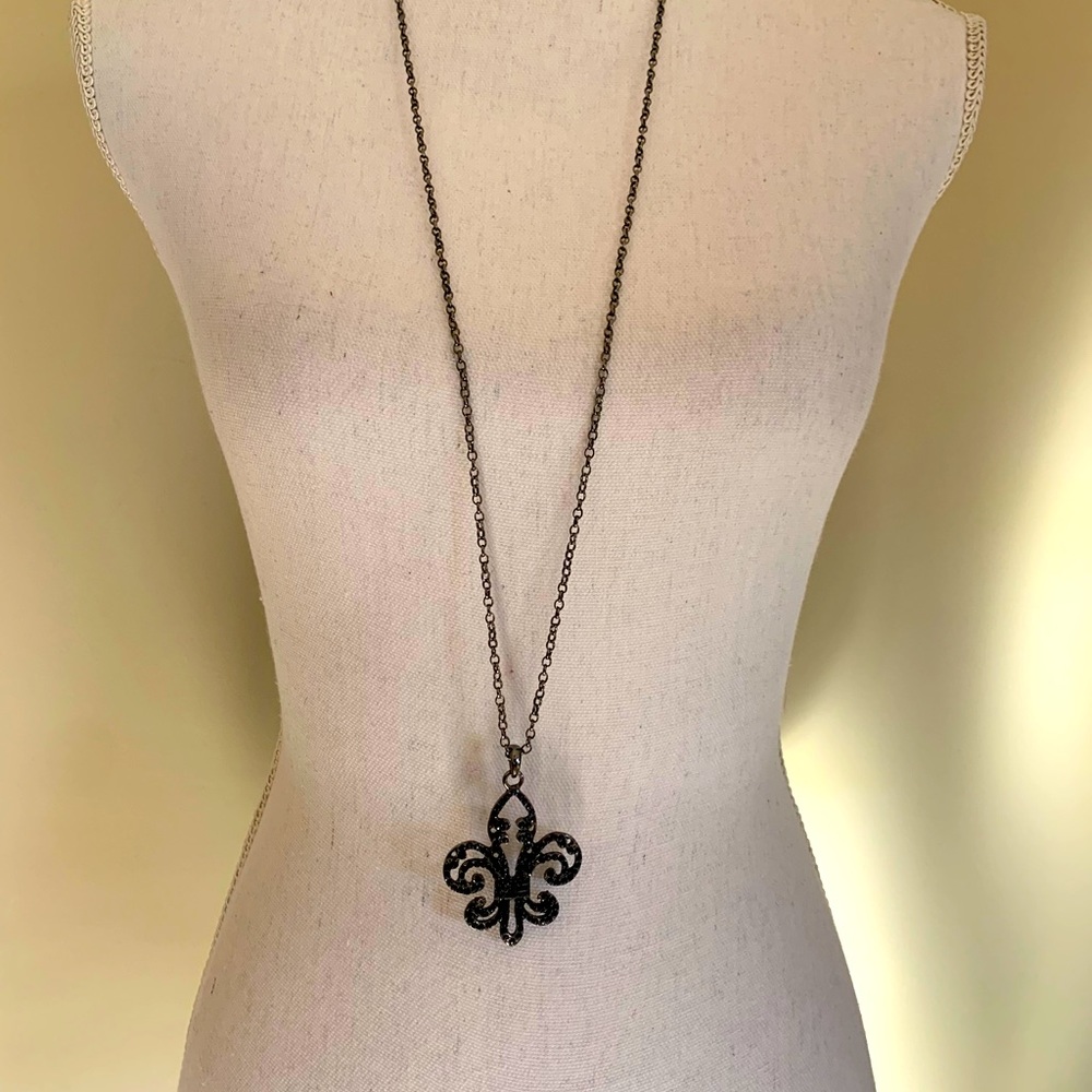 Fleur-De-Lis Pendant Necklace